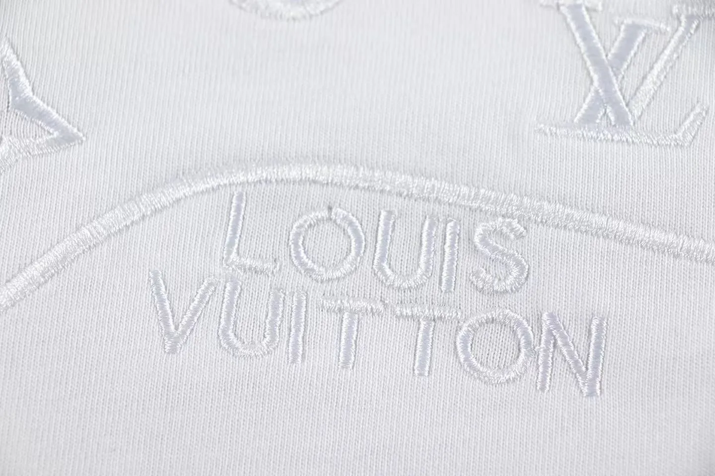 🅿️160 Style: 2026 new Louis Vuitton short-sleeved T-shirt Material: High version 300g double yarn combed cotton Size: S～XL Color: White Style number: Z030